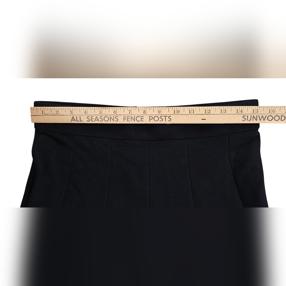 Olivia & Grace Medium Black Scalloped Hem Skirt NWT​ Quiet Luxury - Picture 8 of 9